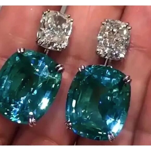 🦋Sparkling Rhinestone earrings🦋 - Picture 2 of 5